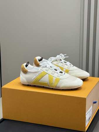 ss25 New Arrival～ 从足尖来到街头，在 Balletcore 演变的关键节点，Lv用名为 Lv Sneakerina 的鞋款，给出了柔软之外更多 - 点击图像关闭