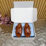 高版本 Prada 新品 专柜新款夹脚三角标凉鞋 单鞋 系列上新 配飞机盒330 鞋面：羊皮 质感细腻 内里：特定混种羊皮内里 大底：原版橡胶底 鞋码: 35-