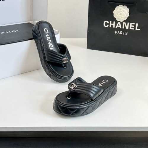工厂价 高版本 2025C早春最新款、Chanel 香奈儿厚底夹趾凉拖、凉鞋、拖鞋 香奶奶家一贯的优雅名媛气质 高级感十足！上脚非常Nice～不管光脚穿或搭配裙
