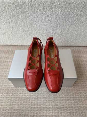 春霞新款27Quai 25Ss 走秀款德训 拳击鞋 休闲鞋 设计理念源于拳击鞋和芭蕾舞鞋两者的结合，动感而柔美～体现了纯正的运动元素和混合的魅力 从柔和的粉彩到 - 点击图像关闭
