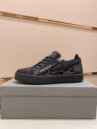 工厂价 Giuseppe Zanotti 朱塞佩 萨诺第，出身于著名的奢侈品王国意大利，品牌创始人是位不折不扣的潮人，牛皮鞋面，舒适牛皮内里。其设计的鞋子也是独 - 点击图像关闭