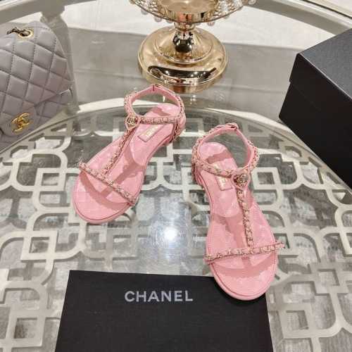 chanel 小香2025Ss春夏最新走秀时装 链条装饰 顶级品质 精确到1 1 轻奢而不累脚 上脚可随意搭配春夏的服饰 更加彰显质感和品味 简约中带奢华的外观