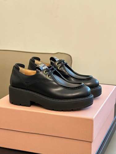 miu fw24new arrival～ miumiu家新款2024厚底乐福鞋 专柜新款厚底加持，轻松拉长腿型 进口开边珠牛皮材质，羊皮内里，设计细节丰富，一整