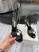 早春新品 面料：钻条 内里：羊皮 鞋底：牛皮 优雅风格 创造不一样的感觉 跟高 8 10 Cm 专柜包装 简约气质款式！ 市场顶级 Show Bdetails
