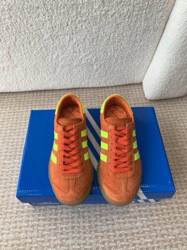Adidas阿迪达斯Hamburg系列 三叶草 德训鞋 休闲 运动鞋 原版购入开发 做货 adidas Hamburg 系列鞋款于1982年问世，其前卫设计至今