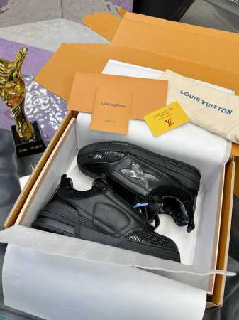 工厂p价p 飞机盒10 5 官方同步新颜色 路易威登走秀滑板鞋爆款 Louis Vuitton Trainer无疑是奢侈品牌推出的最成功的Sneaker之一 不 - 点击图像关闭