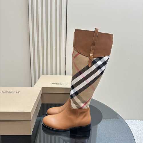 顶级版本 BURBERR*BBR 出自设计师Daniel Lee 全24 秋冬 设计依然时髦高街的氛围感不用多介绍自己看上脚即有高级又百搭！ 鞋面：定制进口真小