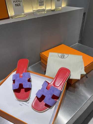 爱马仕 HerméS 经典 工 字拖 高品 原版工艺 紫配红 款式经典 简约 此款主要对比的就是工艺 品质 爱马仕 HerméS 夏天开始不一样的夏天生活 爱马