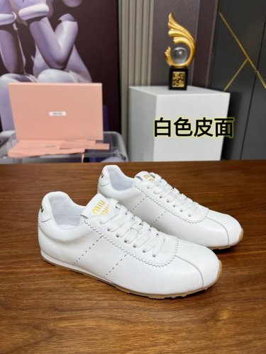 实价不让利 ！码数:35-40， 火爆新款Miumiu缪缪新款休闲火爆款脏脏鞋 缪缪这一季也太少女了吧这款系列真的太好看了，暴走不累 好看又时尚 今年的Miu开