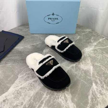 P家最新款 面：高丝光牛反绒 里：原版定制全真羊毛 垫：全真羊毛 底：防滑耐磨花纹橡胶大底 标志性三角标，原版包装 size ：35-41 - 点击图像关闭