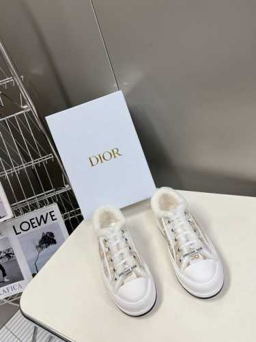 Dior迪奥秋冬最新走秀款休闲厚底布鞋 专柜一鞋难求 金智秀同款超多网红明星种草 上脚炒鸡百搭、太古汇正品购入开发 高端定制鞋面材料、3D电绣纹立体布面，真羊毛