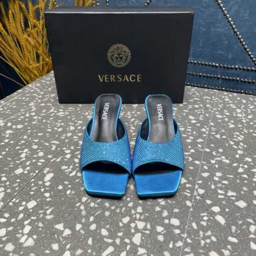 Versace范思哲 专柜新款，金属三角跟系列鞋面：真丝+钻内里垫脚：羊皮跟高：5.5cm鞋底：真皮大底码数：35-42码 42定制不退换 ⑥价格：