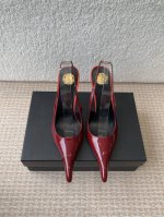 Saint Laurent圣罗兰走秀款超尖头高跟单鞋 走秀款 把美丽刑锯表现的淋漓尽致 姐姐的美丽尤物高跟鞋 又是人间圣罗兰 Rose同款的高跟鞋化很好修饰脚型