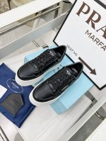Prada* P: 女款，码数：女35 40 女41定做 Prada普拉达 “熊猫色”厚底小白鞋 休闲运动鞋 这款运动鞋延续经久不衰的轮廓，提升格调款式轻盈，搭