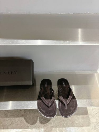 新晋小众澳洲品牌A.Emery今年春夏最流行必备的单品 流畅的线条和极简的几何轮廓具有超越季节的美感 对版高丝光羊京面料 羊京垫脚 私模对版原版大底 码数:35