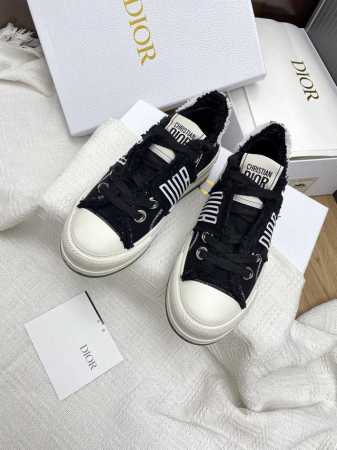 dior 迪奥Walk‘N系列 厚底流须帆布鞋 休闲运动鞋这款 Walk’N‘Dior 厚底运动鞋是一款时尚单品，提升该系列的格调。Oblique 印花棉质刺绣 - 点击图像关闭
