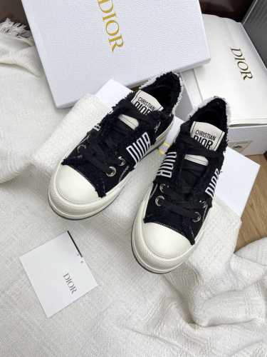 dior 迪奥Walk‘N系列 厚底流须帆布鞋 休闲运动鞋这款 Walk’N‘Dior 厚底运动鞋是一款时尚单品，提升该系列的格调。Oblique 印花棉质刺绣