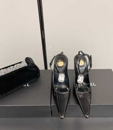 ：430 Ysl 圣罗兰最新宝石后空高跟单鞋 专柜同步上新 各大明星网红纷纷上脚 款式时髦百搭 简约又高级 把优雅做到极致 上脚女神范爆棚！ 鞋面：进口牛漆皮 - 点击图像关闭
