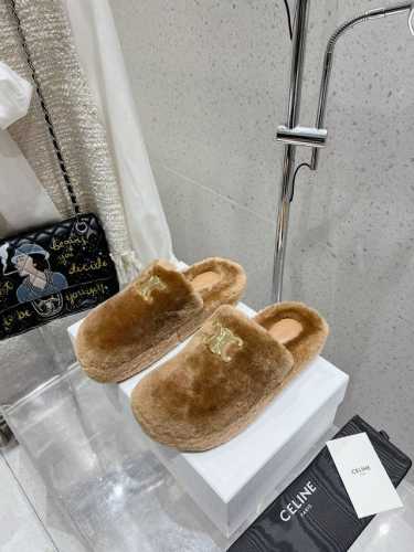 Celine 赛琳 新款C家赛琳凯旋门羊毛拖鞋 这季节美鞋太多这款毛拖真的是让我无法自拔 真太可爱了 毛茸茸的羊毛是选用欧洲进口A级羊毛我们做到与原版一致全鞋采