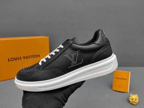 实价： 莞产 顶级版本 Louis Vuitton Beverly Hills 低帮 时尚板鞋男鞋 走秀新款上脚非常舒适做工精细 外出鞋面尽显炫酷效果，鞋面由意