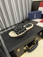 出厂价Pp： 迪奥原单品质， 2025新品男士休闲凉拖鞋, 原版皮字母织带搭配制作，高端品质, 原版大底宽松舒适，百搭时尚单品！Size 38-44 可订做，4