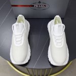 prada 普拉达 -高端品质 原单 -鞋面：进口针织鞋面、丝印品牌Logo -内里：水染牛皮内里 -大底：超轻Tpu发泡 Q弹成型大底 -超高品控 做工精细：