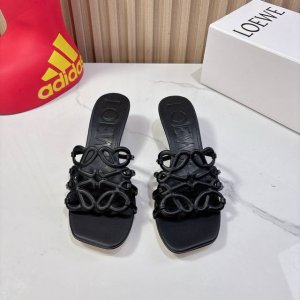 码数:35-42 41.42定做 跟高:4.5Cm loewe 罗意威 25Ss 春夏新品 拖鞋 疯狂种草简约设计感觉更干净优雅 让你念念不忘 颜色也很耐看漂亮