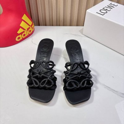 码数:35-42 41.42定做 跟高:4.5Cm loewe 罗意威 25Ss 春夏新品 拖鞋 疯狂种草简约设计感觉更干净优雅 让你念念不忘 颜色也很耐看漂亮