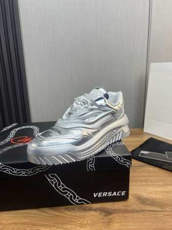 工厂价 Ｖｅｒｓａｃｅ.范思哲时尚皮革休闲运动鞋 常年热卖款 面料:头层牛皮 内里:羊皮皮内里 原版大底开模大底 尺码:38-45 45定做不退换 - 点击图像关闭