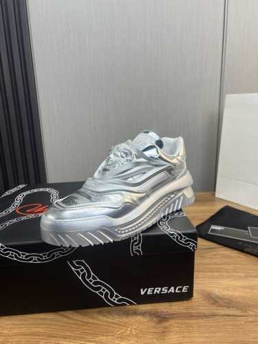 工厂价 Ｖｅｒｓａｃｅ.范思哲时尚皮革休闲运动鞋 常年热卖款 面料:头层牛皮 内里:羊皮皮内里 原版大底开模大底 尺码:38-45 45定做不退换