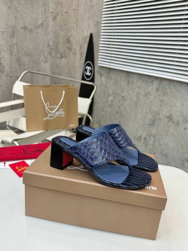 冲量价: 真皮底+40 顶级版本 独家定制 代购级 个颜色供选择 重磅推出 Christian Louboutin Cl 标识设计 红底鞋最新走秀款 简称Cl