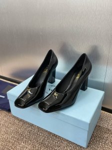 工厂价 PRADA 2025春夏新款方头高跟女鞋 普拉达粗跟果冻色时尚百搭单鞋 材质:鞋面进口牛漆皮+水染羊皮内里+意大利注塑真皮大底跟高：8.5CMSize：