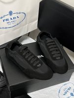 橙子出厂价p prada 普拉达2025新款 圆头系带平底休闲鞋 德训鞋 运动鞋 鞋面麂皮有肌理感 内里羊皮包裹 软软糯糯的鞋垫加厚小羊皮 踩上去无比舒适 有支