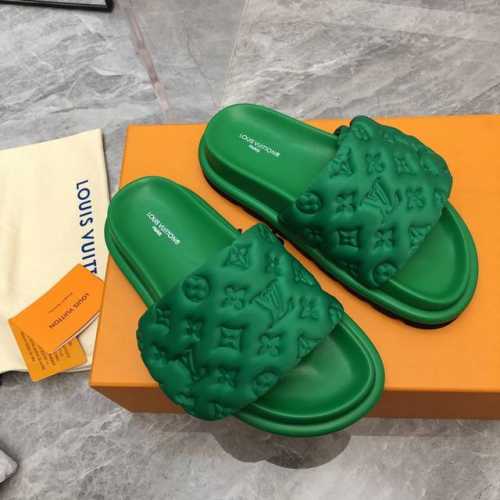 2025- L Vuitt 春夏最新款凉拖 Pool Pillow Comfort 必入系列！2025火爆发售、高级慵懒风 百看不厌款、时尚度拉满！细节用心感受