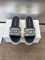 dior 迪奥 2025春夏新款 Ivieta Dway 果冻色厚底拼色女拖鞋 cd字母Logo立体刺绣草编坡跟圆头露趾拖鞋 鞋面 进口酒椰草 进口电绣高温水溶