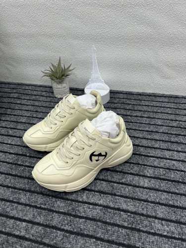 Gucci古驰G家 Rhyton系列 最新版面 双G 老爹鞋 情侣款 厚底 休闲 运动鞋 原版购入开发 做货 这款Rhyton系列运动鞋采用象牙白色皮革搭配复