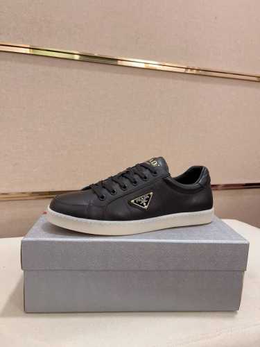 高版本 高品质新款Prada 普拉达 专柜同步上市， 新款男鞋、面料精选高科技滴胶工艺制作而成。内里:全牛皮内里。高端气垫开模防滑橡胶大底，精美线条、简约大气，