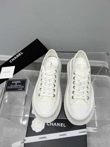 P330 Chanel 香奈儿新全皮丝绸面厚底饼干鞋 网红明星小红书狂追热推 发售蠢萌可爱的造型带了点复古味！ 造型特殊，很有辨识度， 显瘦显腿长，绝对实力派，