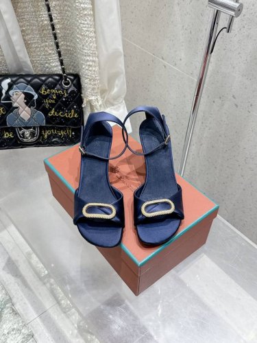 loro Piana Lp 乐悠翩雅2025Ss春夏女巫复古高跟凉鞋！ 原版开发，Lp意大利顶级奢侈品牌 低调奢华 设计都是一贯纯色系 简单、细节巧妙、清新脱俗