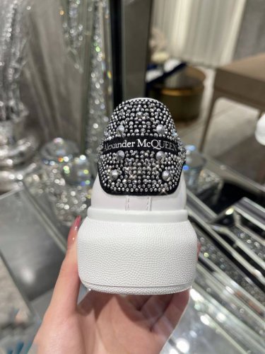 新款 钻尾 羊皮里 女 男 码数34-40 新款 钻尾 牛皮里 女 男 码数38-44 麦昆高品质顶级版Alexander Mcqueen 经典明星爆款百搭小白