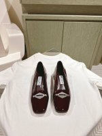Jimmy Choo 小羊皮单鞋上新 超赞周仰杰24春夏系列 重逢惊艳 优雅邂逅 碰撞之美 时尚国外博主同款街拍推荐 造型大胆别致满分街拍 小羊皮鞋面 搭配真皮