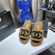 橙子出厂价 CHANEL 香奈儿 秋冬新款 双C毛毛拖鞋 秋冬宝藏时髦单品 定制加厚双层高密毛毛 纯手工缝合 穿上她可爱温暖大牌感面面俱到 经典中的经典 材质：