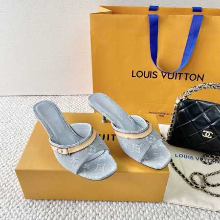 loui* Vuitto* L驴牌 年新款 牛仔帆布小猫跟凉拖鞋 舒适度那必须是绝对滴！ 羊皮面 真皮底 跟高: 5.5Cm 码数 34-41 34 40 41 - 点击图像关闭