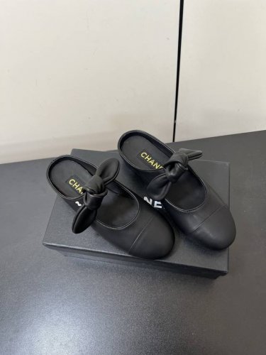 半拖 单鞋10Chanel 小香25A新品蝴蝶结平底单鞋半拖原版1:1复刻 经典中的经典 无论搭配裤装还是裙装都是完美 小圆头的设计很好的修饰脚型 小仙女们必备