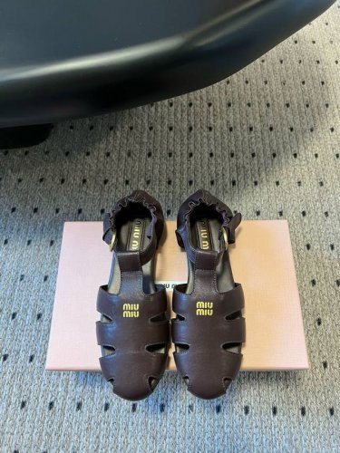 代购级MiuMiu 缪缪 25ss早春新款 走秀新款罗马鞋玛丽珍芭蕾舞鞋官方春夏走秀新款，时髦百搭 即可咸又可甜 一点也不磨脚 无论光脚穿还是搭配袜子穿都超级减