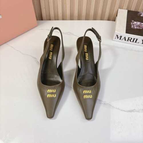350 Miumiu缪缪2025Vs春夏最新走秀爆款单鞋系列 尖头猫跟单鞋 Miumiu秋冬T台走秀网红同款＂造梦不夜城＂，Miumiu能在重要场合上用得上了，