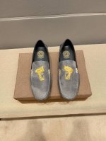 versace 范思哲 官方旗舰店新款，米兰男时装周走秀款，鞋面进口牛皮+绣花，吸汗透气不掉色头层穿舒服羊皮内里，超滑质感，吸汗透气 ，鞋身Logo美杜莎头像高