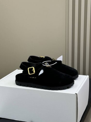 顶级品质 prada Ss25 勃肯鞋 麂皮拉菲草编织 p家25春夏勃肯鞋新品 好看有好穿的单品 三角标加持 高级感拉满 降维打击一众勃肯单品 哈哈哈哈 好看