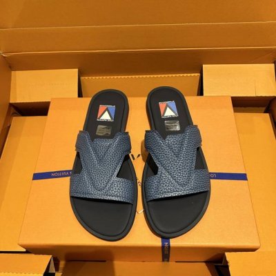 L家 顶级 Size:39-44 38.45.46定制 本款路易威登 25年男士Lv Oasis拖鞋 全新外网色系：正品包装： 取材 Monogram 精典老花