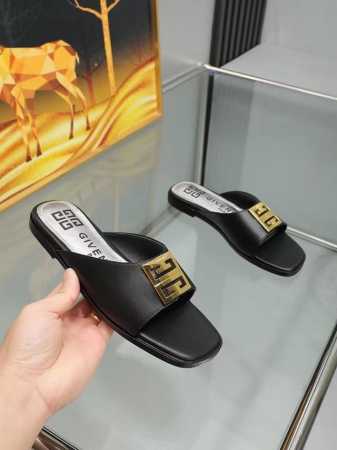 高版本GIVENCHY 纪梵希露趾平底拖鞋出货了，带有品牌标志的金属饰扣与金属质感的银色皮垫搭配，高端大气上档次。鞋面头层牛皮，内里羊皮，35-40码。41-4 - 点击图像关闭